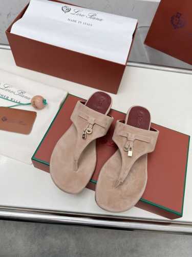 Loro Piana*顶级正品级夹脚拖鞋购买原版1:1复制 于1924年4月24日一手创立现有的Loro Piana公司。家族经营至今已是第六代，为讲求品味及对