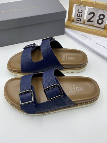 Bc Size:38-46 Brunello Cucinelli Bc男士顶级拖鞋，各国政要，顶级名流种草的老钱风格。 此款凉拖鞋面采用进口牛皮，内里和鞋垫脚皮