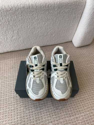 运动鞋码 New Balance ML1906 D 情侣款复古跑鞋！ 采用双密度内侧鞋底，ACTEVAlite中底，轻便的透气网面鞋面 前脚掌ABZORB，并在