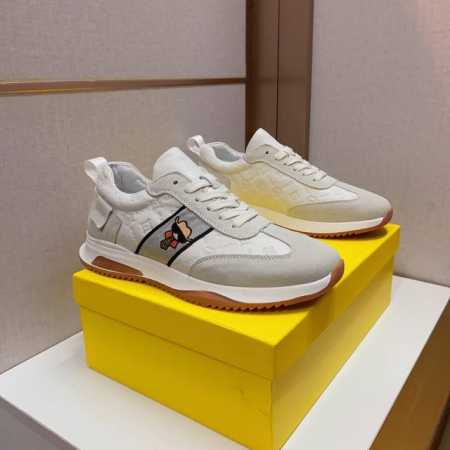 新款 Fend* 运动休闲鞋时下新品，采用牛皮压花面料真皮内里。完美楦型，大方时尚的设计，吸引了众多消费者的追捧，码数：38-44，两色可选。 - 点击图像关闭