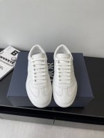 顶级版本迪奥 Dior 25Ss新品 B01德训鞋 情侣款鞋头维度设计宽了点 上脚舒适度完美在线 线头优美 适配裤型完美百搭 饰以各种经典细节 是日常造型的理想