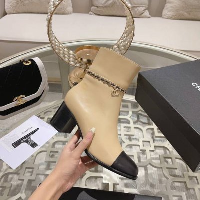 2024小香chanel 高品质专柜级- chanelaa 小香新款链条瘦腿短靴 顶级代购级别稀品上新 t 鞋面：意大利进口小牛皮香奈儿独有的链条元素 内里：进