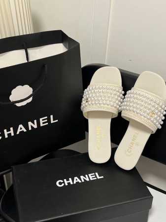 橙子出厂价p Chanel 香奈儿 春夏新款 珍珠装饰平底拖鞋 精致凉拖 时尚界经典之作，承袭品牌优雅精髓，珍珠点缀，精致又浪漫，瞬间提升穿搭格调。镶钻跟粗跟设 - 点击图像关闭