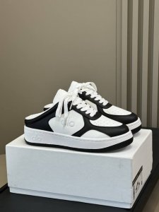 Alo 運動鞋半拖 今年很火的，穿上就是精神小姐姐 小牛皮材質很好的 Size 35-40
