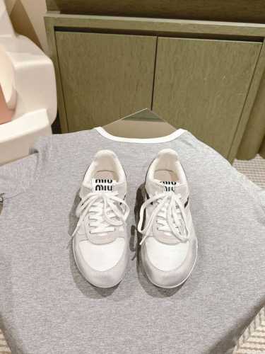 情侣款 男10 MIUMIU 缪缪新款德迅鞋~ 颜值担当火爆款做旧脏脏鞋 不得不入的一款～做旧时尚，简约高级 随意搭配上脚非常舒适，年度必入款！ 专柜最新走秀款