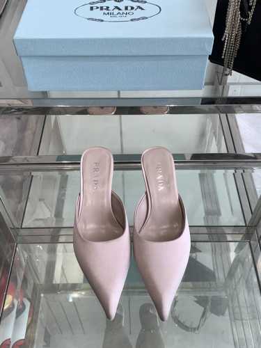 PRADA普拉达 2025ss新品T台秀场穆勒鞋 真丝尖头系列 顶级版本 prada25“T台秀款”,主推热卖款式，真丝材质搭配TPU穆勒系列春夏单鞋凉鞋系列