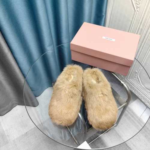MIUMIU经典秋冬字母毛毛拖鞋 这季节美鞋太多这款毛拖 真的是让我无法自拔真太可爱了～ 大底我们选用的是与原版一样的TPU材质 底片耐磨防滑！！ 码数：35-