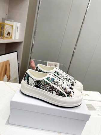 Dior迪奥 Walk'N系列 老花 刺绣 厚底帆布鞋 休闲运动鞋 原版购入开发 这款 Walk'N'Dior 厚底运动鞋是一款时尚单品，提升该系列的格调。Ob - 点击图像关闭