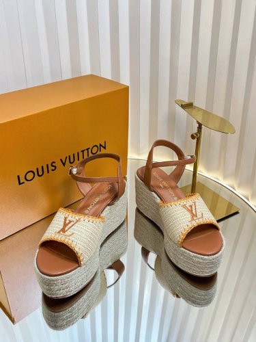 Lv 路易威登 25春夏新款 顶级版本原版一致 专柜主打最新款 Lv X Tm村上隆联名款麻绳坡跟凉鞋 硬货上新 代购级别 高级感十足 国内外博主刷爆的一款 复