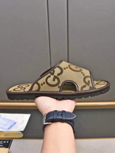 古奇拖、上乘材质与精湛细节于一体，进口材质 搭配原版印花面料，焕现奢华风采。原厂特供橡胶大底 Size： 38-44 .45.46订做