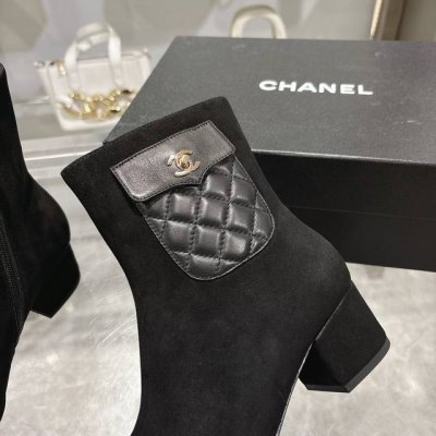 CHANEL官网同款， 香奈儿新款短靴，简约大方，时尚百搭脚感舒适， 1鞋面：进口羊京+羊皮 2内里：羊皮 3跟高：5cm 4码数：35-42 注意40.41.