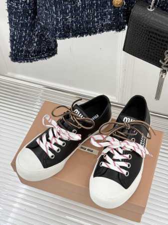 布面 皮面 Miu Miu 缪缪25Ss秀场新品 时尚休闲帆布鞋小白鞋 双鞋带设计独特风格 上脚一如既往的舒服 ！ 小细节完美把控 材质版型细节跟足Yb Siz - 点击图像关闭