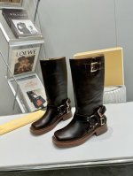 MICHAEL KORS 2024订货会秋冬爆款靴 官网同步发售： 面料：进口头层牛皮+反绒皮 内里：进口透气羊皮 大底：防滑原版橡胶大底 码数：35-41 3
