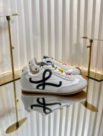 无扣 Loewe 罗意威情侣款 运动鞋 德训鞋 阿甘鞋 2025专柜走秀同步新配色德训鞋复古潮流 4色小扣饰点缀 休闲小白鞋 原版开发 做货 罗意威最新款 运动