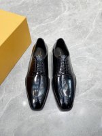 元louis Vuitton Lv 男士经典牛津鞋男士商务正装皮鞋，原版开模，1比1复刻，专为贵族打造 全鞋采用进口意大利牛皮材料，精挑细选，毛孔细腻，富有光泽