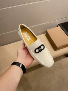 品牌菲拉格慕，官方原版休闲百搭商务高端豆豆鞋～四季潮鞋专柜旗舰店正品，1:1优质做工，鞋面:进口荔枝纹白色牛皮 假一赔十 、全真羊里，时尚懒人商务风设计，休闲乐