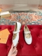 Louis Vuitton 路易威登春夏玛丽珍时装平底鞋 春夏秀场出镜率最高的一款单品 超多名模上脚 简约大方非常百搭 鞋面采用原版牛皮； 全皮包裸纯手工缝纫鞋