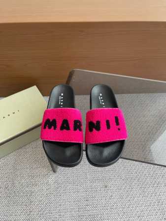 Marni 夏季新款 情侣鞋 凉拖鞋 夏天该有的气息 一字拖必备单品百搭款谁穿谁美，夏日最耀眼超完美的细节 绝不辜负你们的期待！鞋面 进口羊毛 跟高平底 鞋底 - 点击图像关闭