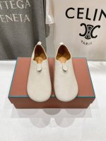 顶级出厂 Loro Piana* 诺悠雅LP 新款勃肯平底鞋休闲鞋，脚感超级舒适 一天可以暴走两万步的鞋子 超级百搭款！ 超级轻便的平底鞋～兼具时尚与舒适，软乎