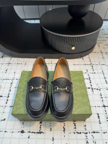 GUCCI 2024春夏新款走秀款 经典轮回复古松糕厚底马衔扣走秀款乐福鞋 百搭经典 辨识度高 原版定制小牛皮 帆布 内里水染羊皮 码数：35 40 40定做不