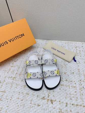 出厂 高版本 Louis Vuitton 路易威登 最新时尚休闲半凉鞋～代购级当季最新潮品 众多博主纷纷种草，入购原版开模定制 镂空组合设计与应用语言学硕士专业 - 点击图像关闭