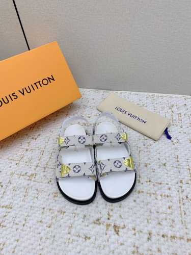 出厂 高版本 Louis Vuitton 路易威登 最新时尚休闲半凉鞋～代购级当季最新潮品 众多博主纷纷种草，入购原版开模定制 镂空组合设计与应用语言学硕士专业