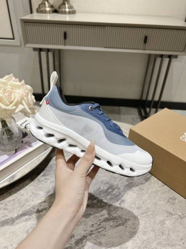 最新运动鞋 全套包装舒适度百分百 时尚又运动 众多明星同款 时尚界的一款联名爆款爆动时尚圈 Loewe X On昂跑cloudtilt 罗意威 联名轻量运动休闲