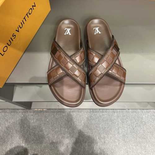 码数38-46 L.V 驴家高端男士夏季拖鞋， 经典老花系列，一字带宽松设计，别致的色彩拼接效果，个性鲜明，时尚潮流穿搭必备款式，轻盈舒适。轻质韧性橡胶内底，微