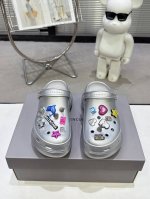 巴黎世家 X Crocs 的 洞洞鞋 Balenciaga 情侣款增高洞洞鞋 鞋面的Diy搭配真的很帅气 上脚特别轻便 码数35-39