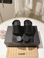 出厂价pp 鸡蛋跟 Uma Wang经典款复古做旧芭蕾舞鞋半拖 专柜一上全部断货 难买程度堪比Guidi稀有 超级软上脚超级舒服 还特别减龄 浓浓的芭蕾舞艺术气