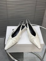 jilsander 春夏新品尖头蝴蝶结凉鞋 单鞋 全网最新最火爆单品上脚真的绝绝的，真心大爱，王炸开挂系列 独家原版一比一开发，所有细节材料绝对到位！ 鞋面采用