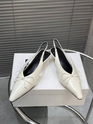 jilsander 春夏新品尖头蝴蝶结凉鞋 单鞋 全网最新最火爆单品上脚真的绝绝的，真心大爱，王炸开挂系列 独家原版一比一开发，所有细节材料绝对到位！ 鞋面采用