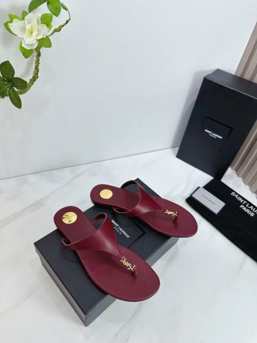 出厂 Saint Laurent圣罗兰25Ss 超火的凉鞋 单鞋专柜同步上新 各大明星网红纷纷上脚 款式时髦百搭 简约又高级 把优雅做到极致 上脚女神范爆棚 1