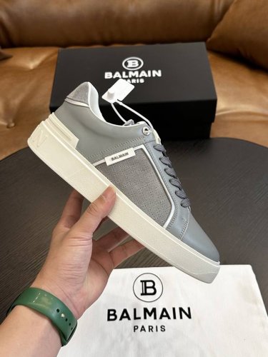 工厂p价 Balmain巴尔曼B-Skate运动鞋 B-Skate 多材质拼接撞色运动鞋 ，鞋面饰有黑色鞋带，皮革拼接鞋舌点缀 Balmain 徽标， Tpu