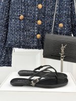 厂价 prada 普拉达25Wf春夏新品 夹脚人字拖鞋 简约即时髦 松弛的高级感 感受夏日感高级穿搭~ 面料采用原版定制皮料 内里垫脚均为混种羊皮 意大利进口牛