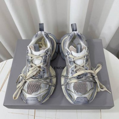 balenciaga 巴黎世家~~3Xl情侣款复古运动鞋 全新系列传承与经典 以标志性Balenciaga廓形抽象大底 碰撞出前卫时尚模范新创意 独家私模大底