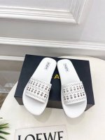 alaa 阿莱亚25Ss春夏新品 镂空平底懒人拖鞋 Alaa作为这两年最受欢迎的鬼才设计师品牌，设计简单、奢华的质感让你爱不释手 不想满大街撞款的可以看看这个品
