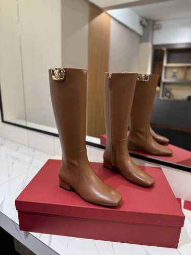 VALENTINO GARAVANIVLOGO TYPE ROSSO红V标志靴子 -钯金色调VLOGO TYPE镂空装饰 -侧面拉链开合 -V专柜最新款 顶级
