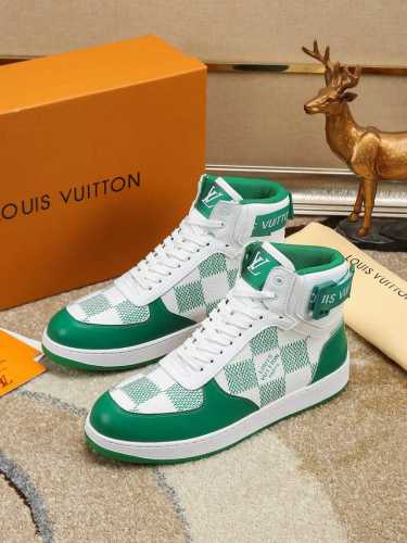 LOUIS VUITTON 路易威登官网最新运动休闲靴款，香港专柜同步，官网1：1打造鞋面采用进口优质牛皮搭配原版Monogram面料裁制而成的RivoIi高帮