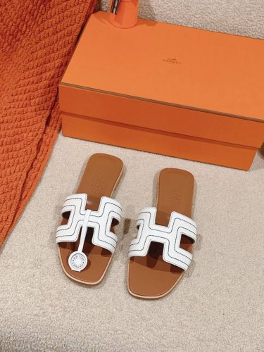 刺绣款 Hermes 爱马仕H拖鞋Oran凉鞋系列 时尚又百搭 超级舒服 每个细节都做到极致 原版Swift小牛皮 原版1:1独家私模鞋面 原版真皮沿条大底 包