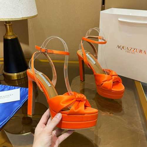 Aquazzura 新款凉鞋 顶级版本 代购款独家新款顶级版本 质量超级美爆。 Zp 原版开模 原版扣开模 附带原版定制真丝,真丝超级炫美 一眼看上去就高端大气