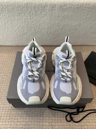 Balenciaga X Under Armour 安德玛3XL联名 情侣款 运动鞋休闲鞋这款运动鞋是巴黎世家和安德玛强强联合，运动品牌和时尚产品携手打造时尚出 - 点击图像关闭