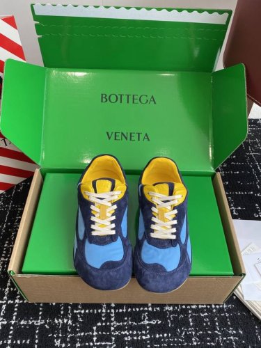 代购级 官网同步盒包装 Bottega Veneta Bv葆蝶家 25Ss新款 阿甘鞋 德训运动鞋 Sneaker科技尼龙和绒面打造，灵感来自复古球鞋，全新演绎