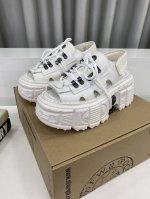 NewRock. 暗黑 朋克 马丁 摇滚 坦克 机甲硬核狂战鞋 NEWROCK 西班牙高阶鞋履百年品牌，独具一格的硬核设计进入大众视野，以坦克元素作为鞋底设计，