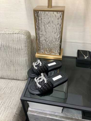 出厂价 顶级 品质 .小香2024钻面蜜儿拖鞋 进口意大利真皮大底 编织鞋面施华洛世奇钻扣 羊皮内里 垫脚 Size:35-41 40 41定做不退换 原版包装