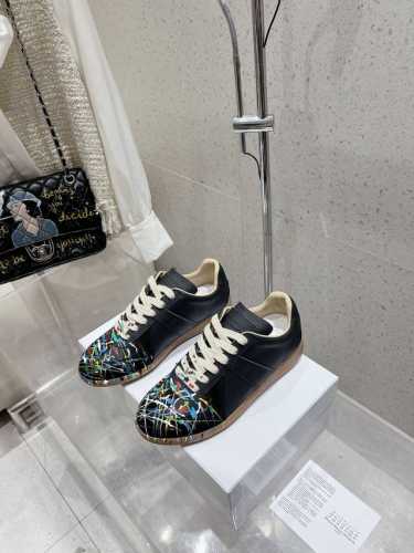 情侣款 MaisonMargiela MM6 马吉拉 情侣款针织连袜漏孔德训鞋 休闲运动鞋 原版购入开发 做货 鬼才设计师品牌，一个轻奢品牌 这一款德国训练鞋延