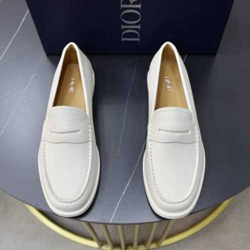 出厂价Pp： 品牌：迪奥Dior 标准码：男码38 44 45可以定做 等级：官网同款 材料：原版牛皮拼接 牛皮内里 原版Tpu耐磨柔软大底 款式类别：休闲运动