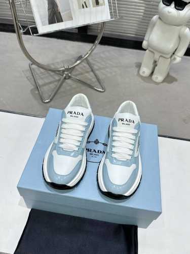 prada 224 普拉达新品，实力来袭！众多网红同款，时髦百搭Nice单品，意大利专柜代购原版鞋开发，1比1照足原味复刻。今年的主题就是不被定义 通过简单简洁