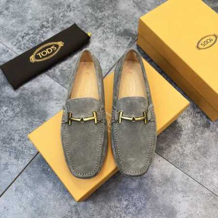 Tods 男士豆豆鞋 专柜同步新款 高端品质 磨砂皮杏色牛里.原版包装。尺码38-45。 - 点击图像关闭