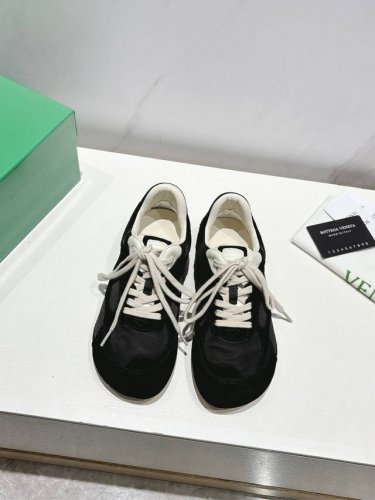 男20 Bottega Veneta 全新Orbit系列 当复古美学遇见未来感设计 葆蝶家 最值得入手的运动鞋来啦 以90年代自由精神为灵感 将品牌经典编织元素